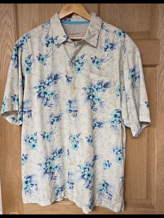 Tommy Bahama Other - Tommy Bahama Light Beige Short-Sleeve Shirt with Blue Floral Print Large